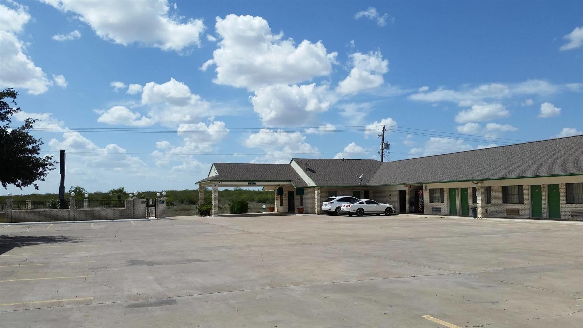 Garden Inn & Suites Hebbronville Eksteriør bilde